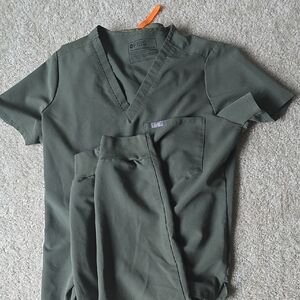 FIGS Womens Green Scrub Top and Pants Set